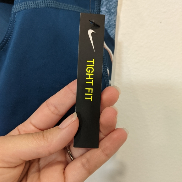 NWT Nike workout top Sz small - Picture 4 of 6